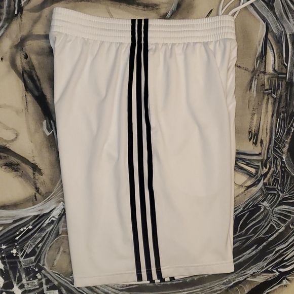 Adidas mens basketball shorts - Picture 4 of 6